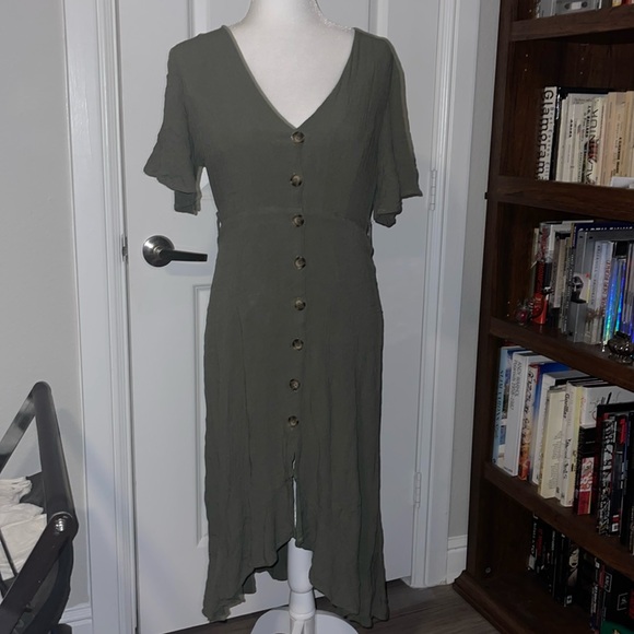 beautiful olive green maxi dress button down. - Picture 1 of 8